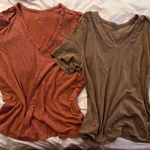 Universal thread t shirts one large one xl